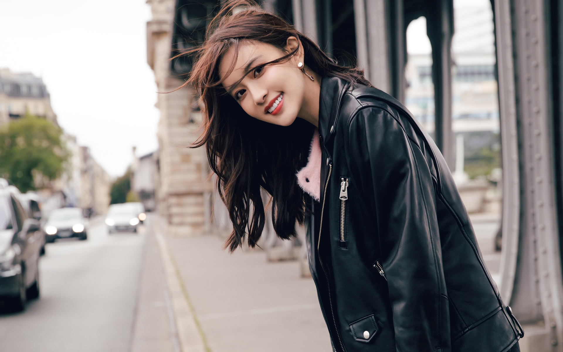 孟子义,皮衣,飒爽