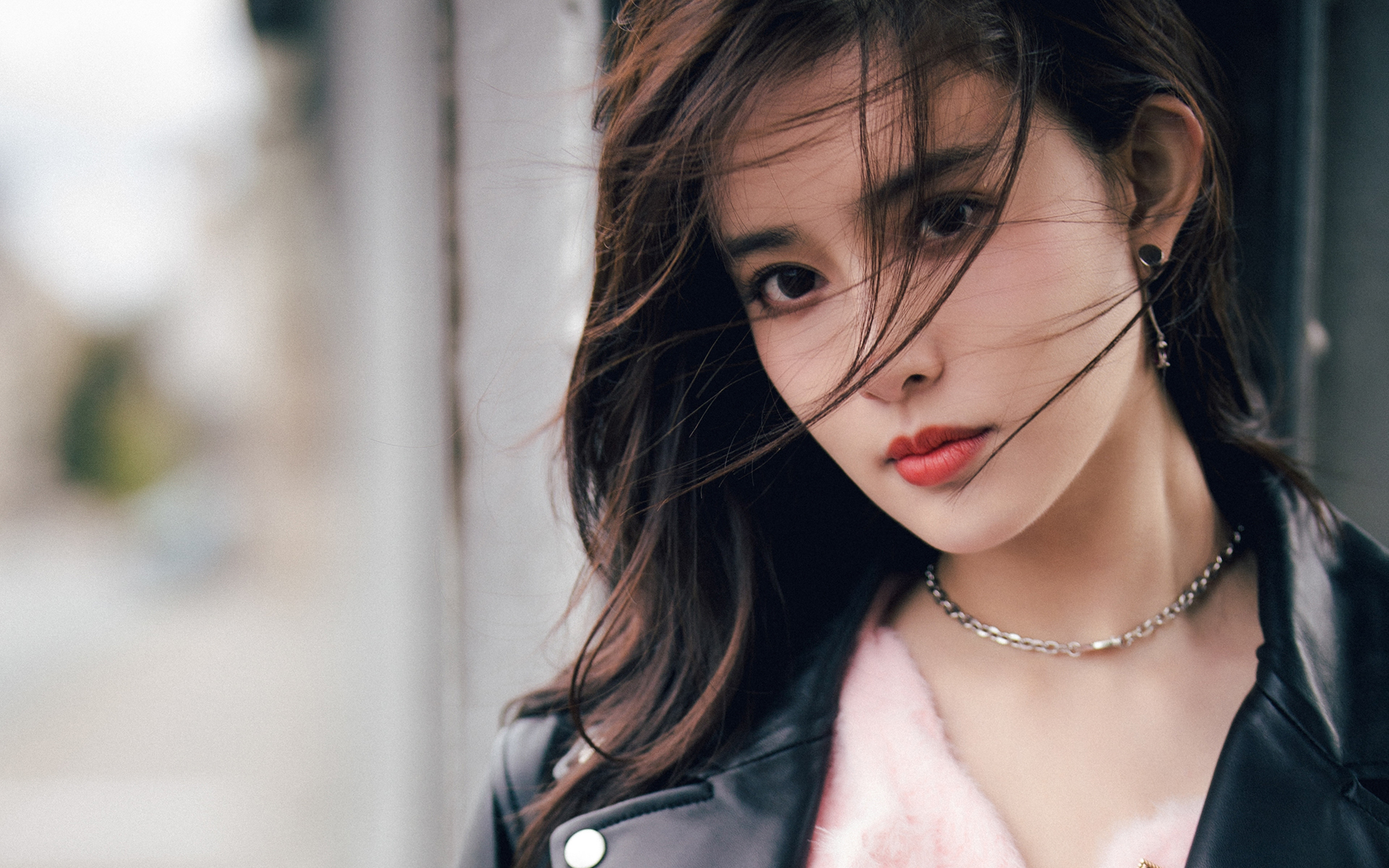 孟子义,皮衣,飒爽