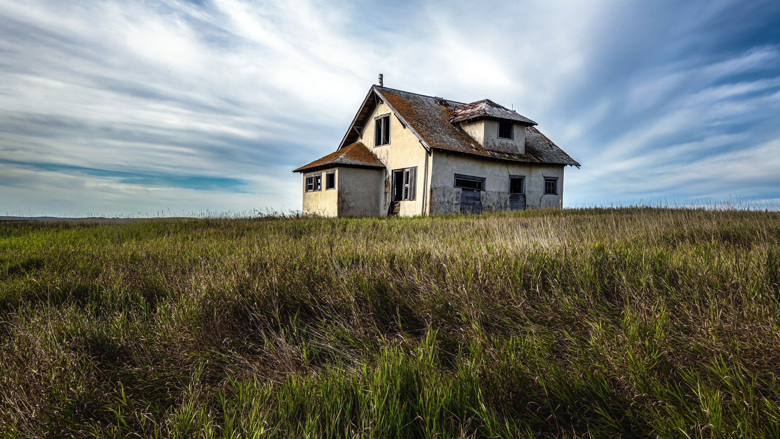 蓝天白云,草原,小屋