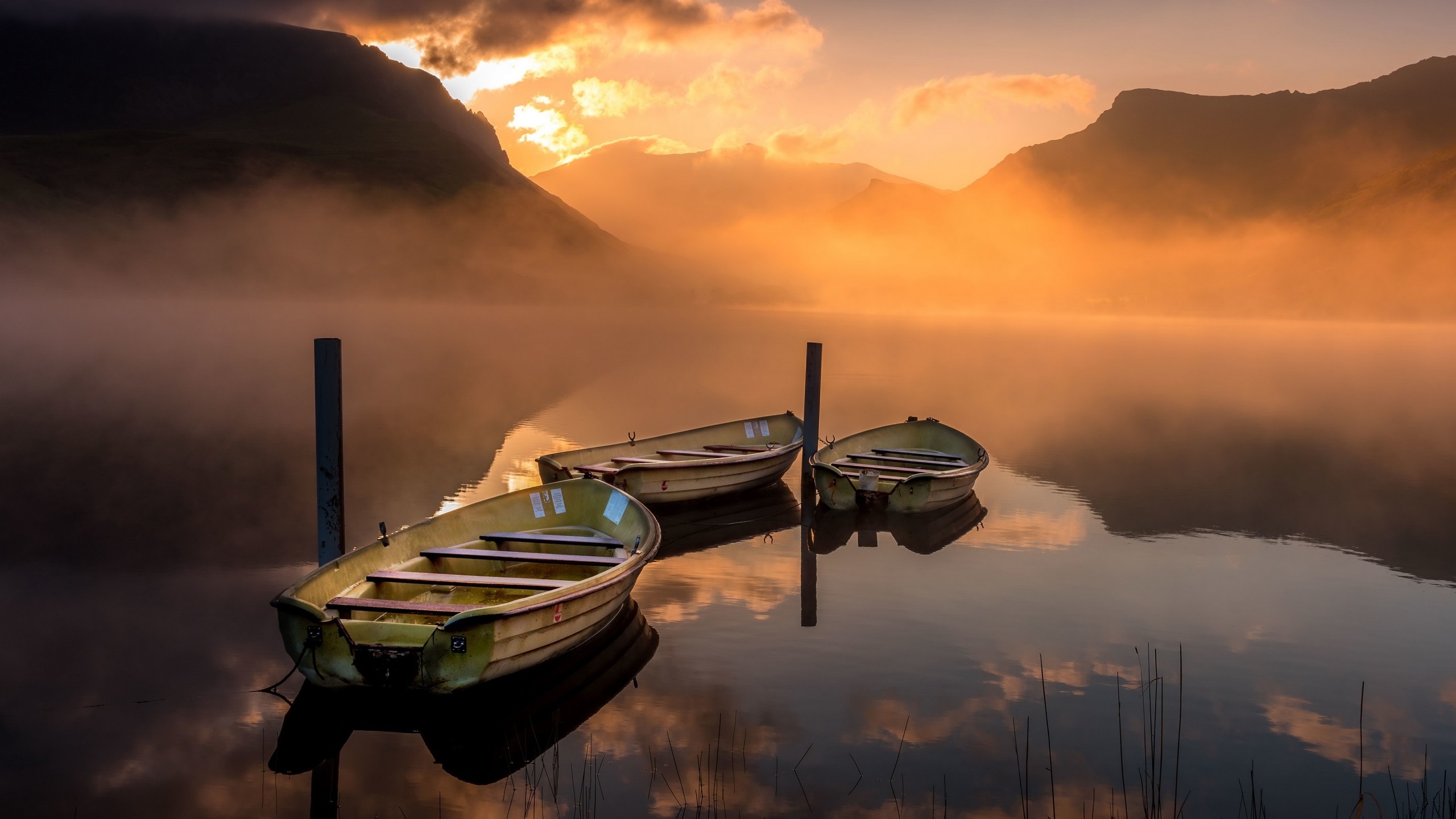 奇幻梦境,湖,小船,雾