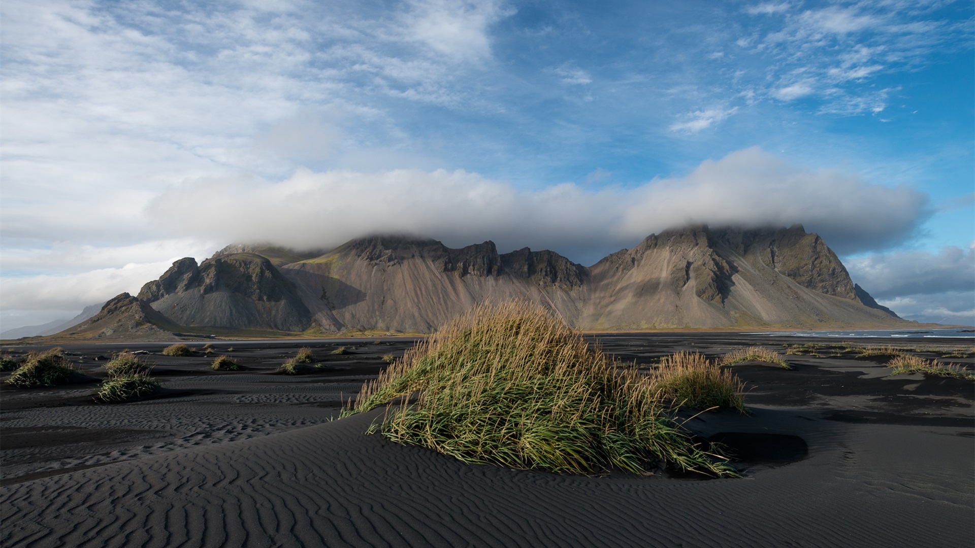 蓝天白云,火山,雨雾