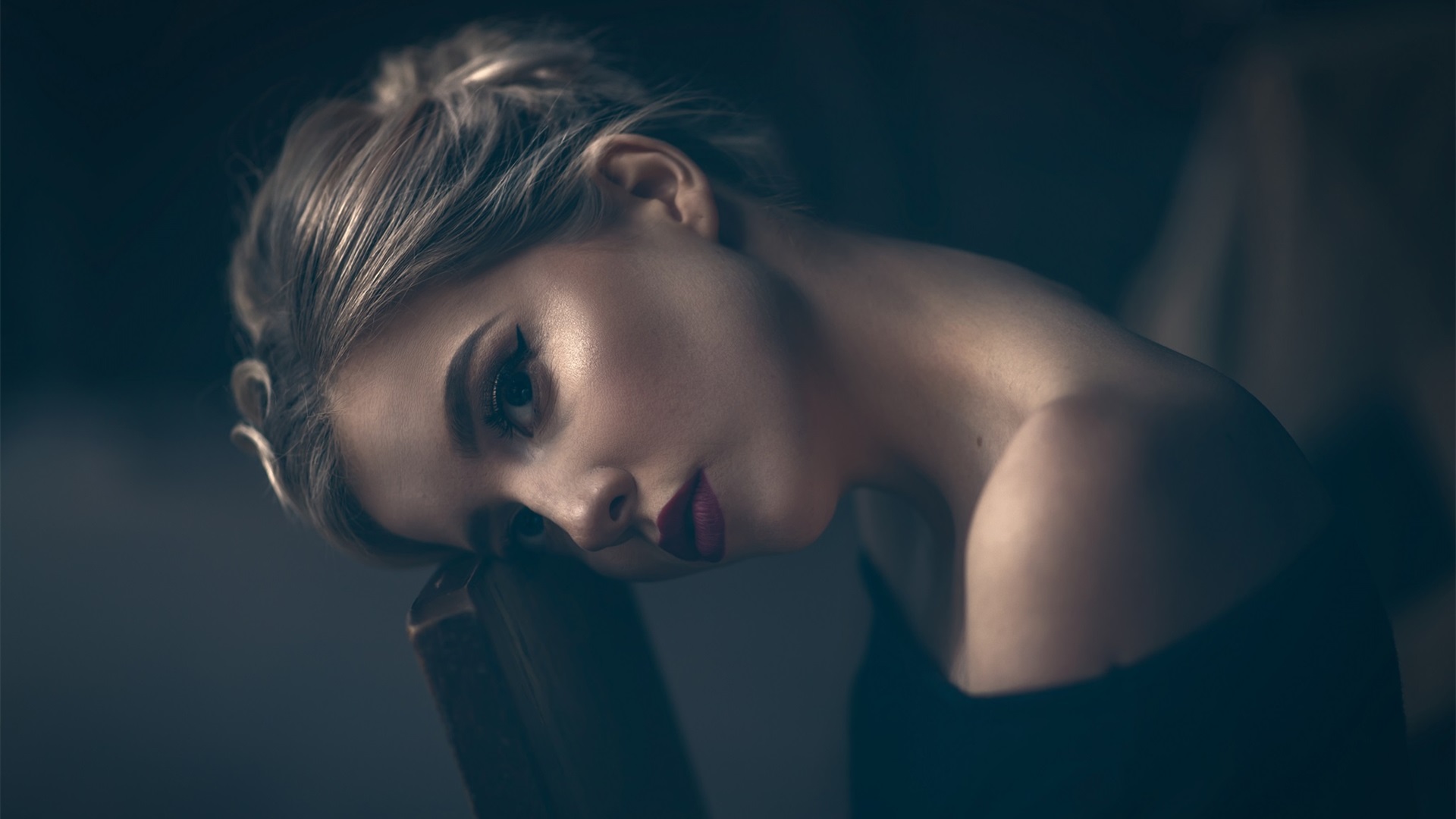 欧美女神,露肩,金发,复古