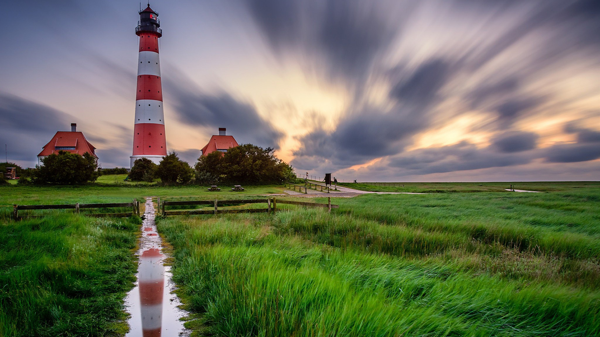 灯塔,草原,乌云,阳光