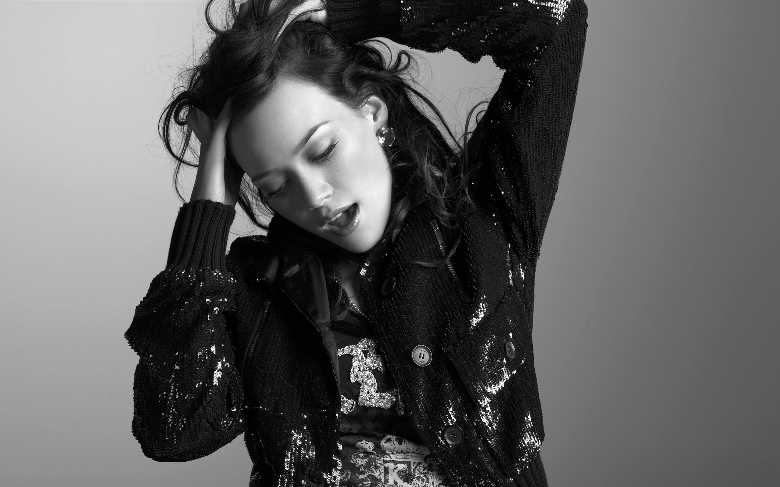 希拉里·达芙,2012Y十一月21D