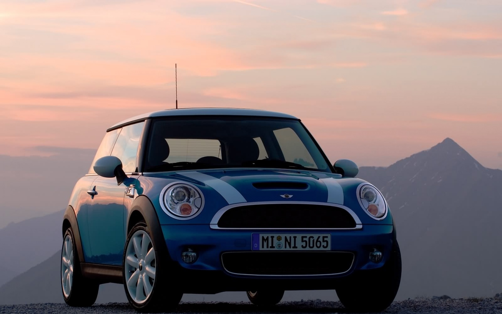 汽车,主题,壁纸(1)(2)(3),1600*1200,2012Y十一月22D,儿童桌面专用