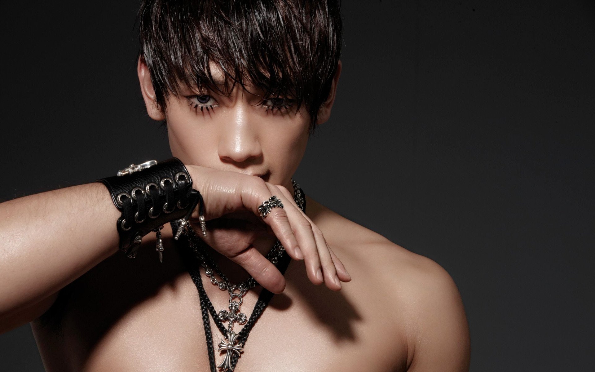 日韩,男明星,Rain,郑智薰,十二月二十八日