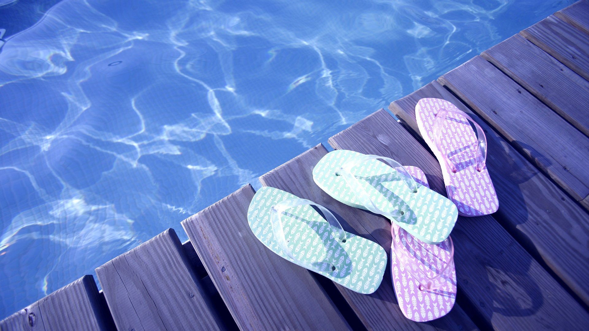 爱情美图,唯美温馨,拖鞋,泳池,浪漫