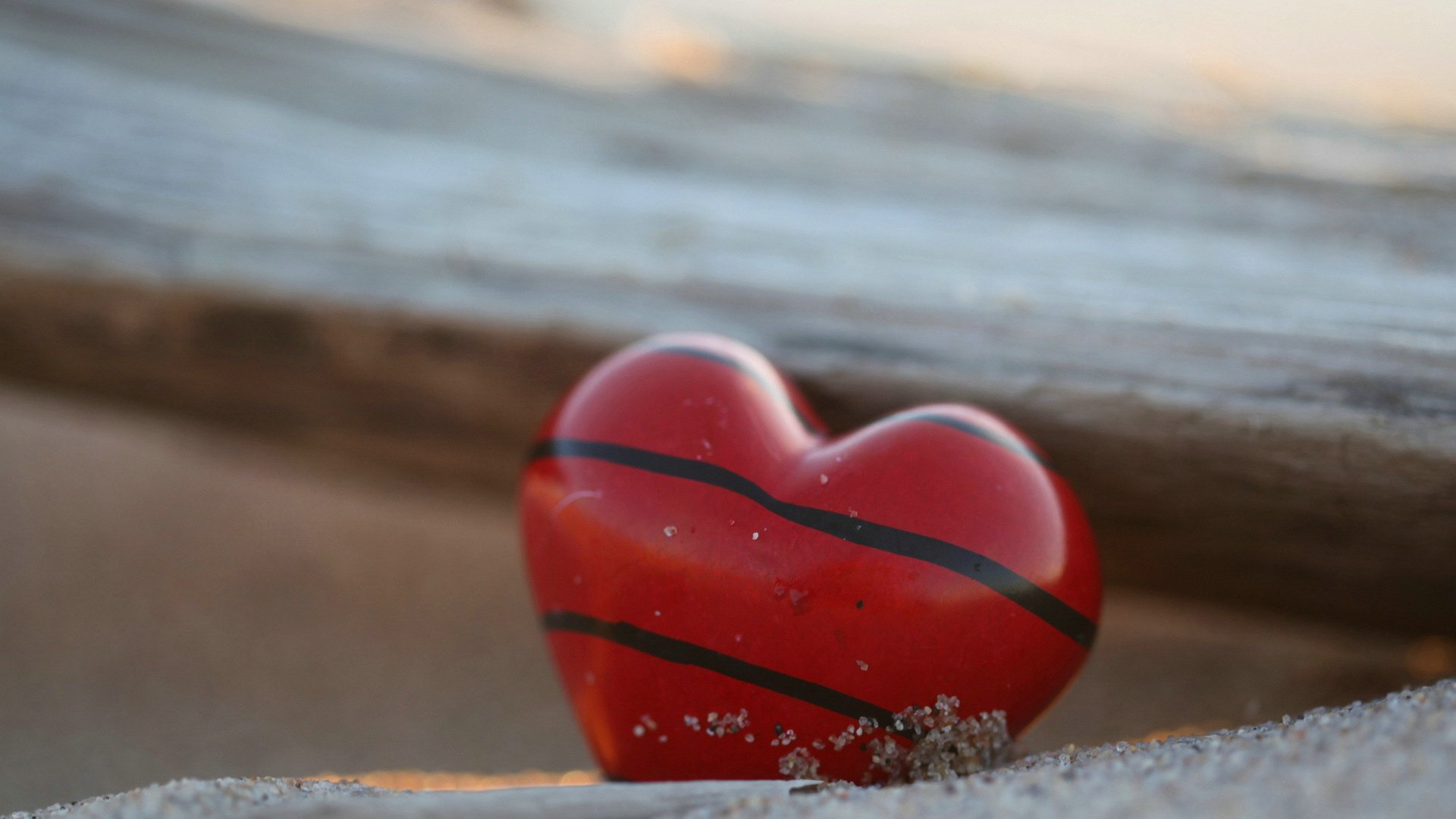 爱情美图,唯美温馨,海边的爱心