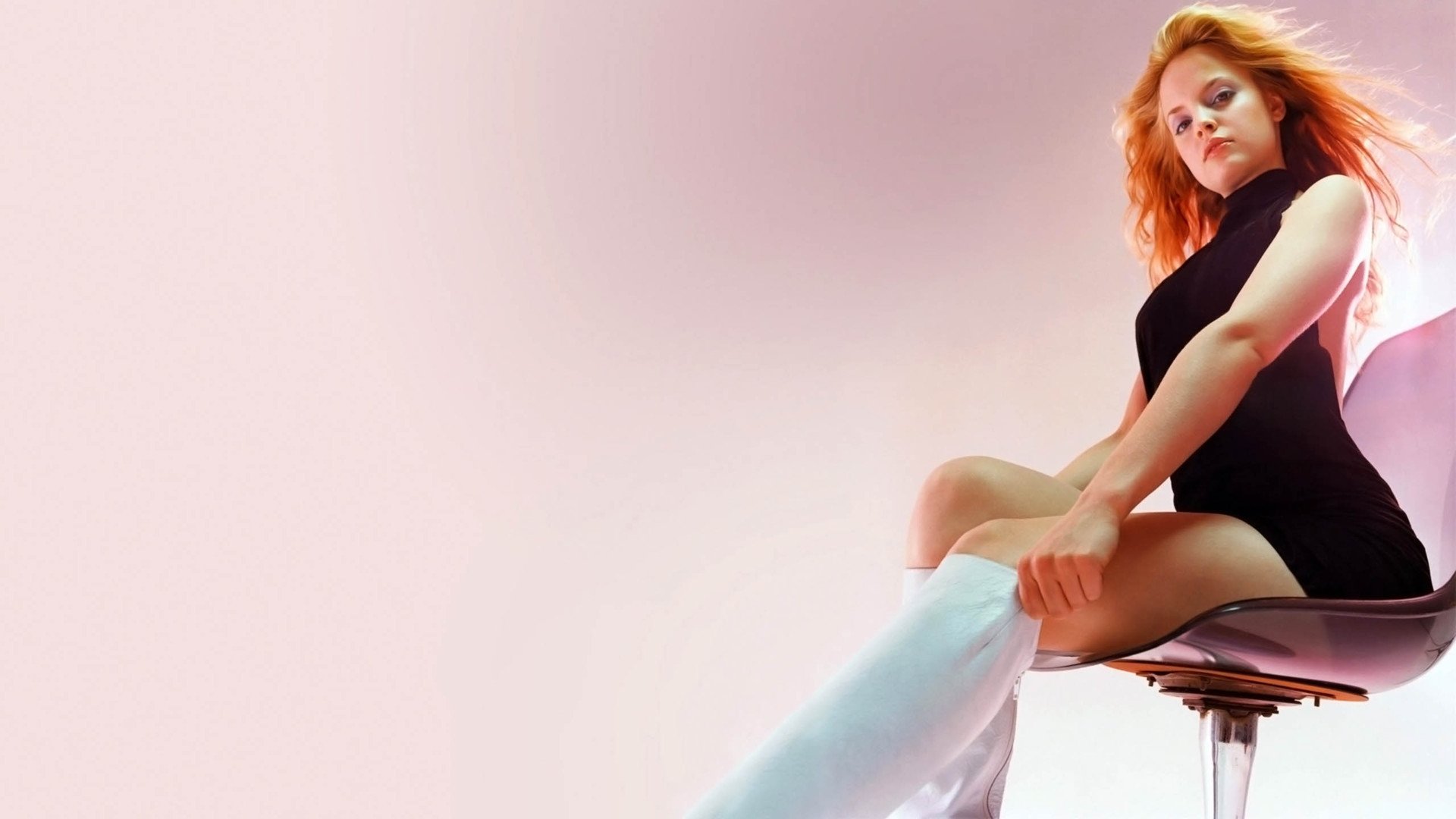 明星,米娜·苏瓦丽,Mena,Suvari