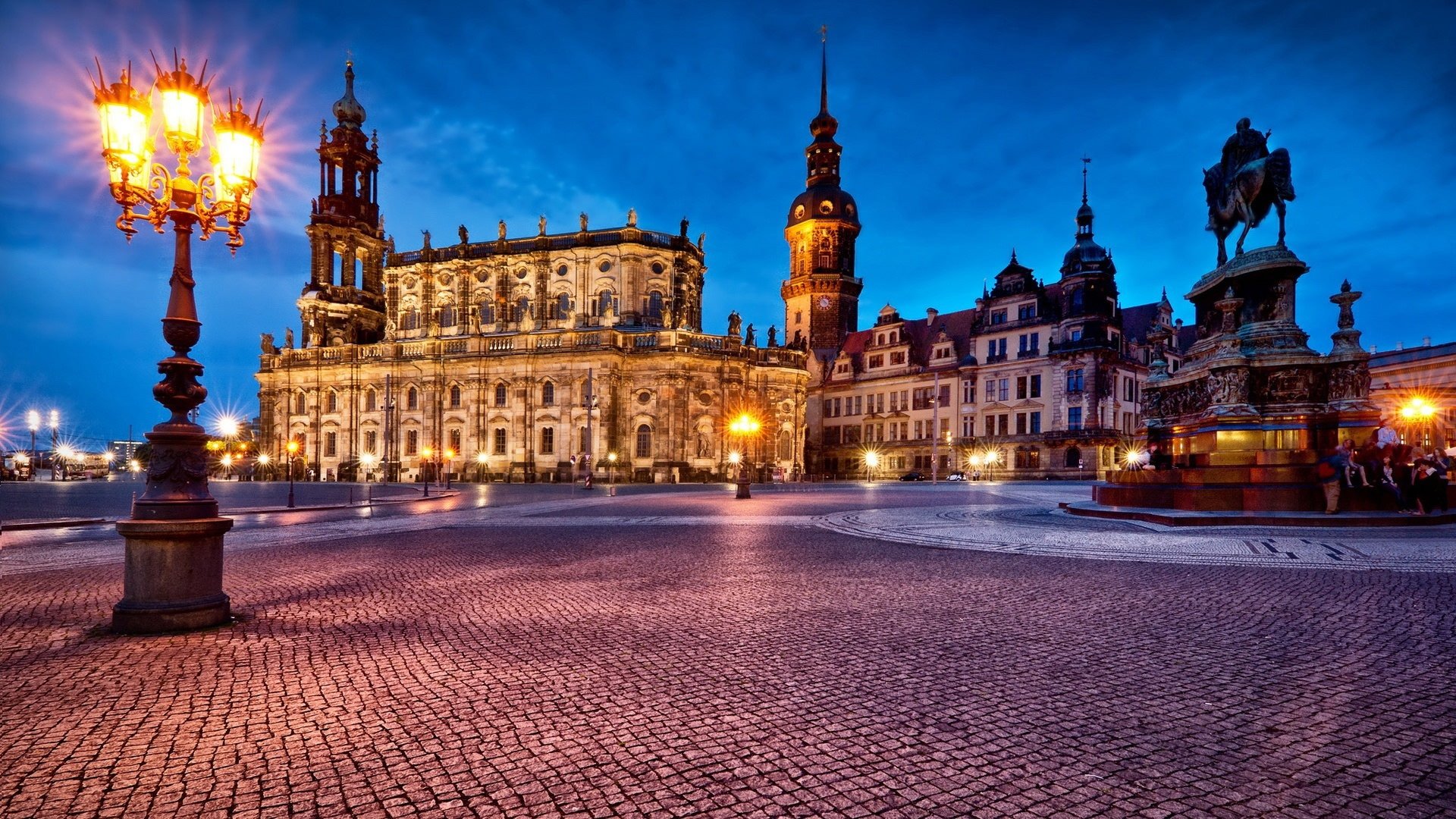 风景,城市夜景,灯火辉煌,街道,广场,儿童桌面专用