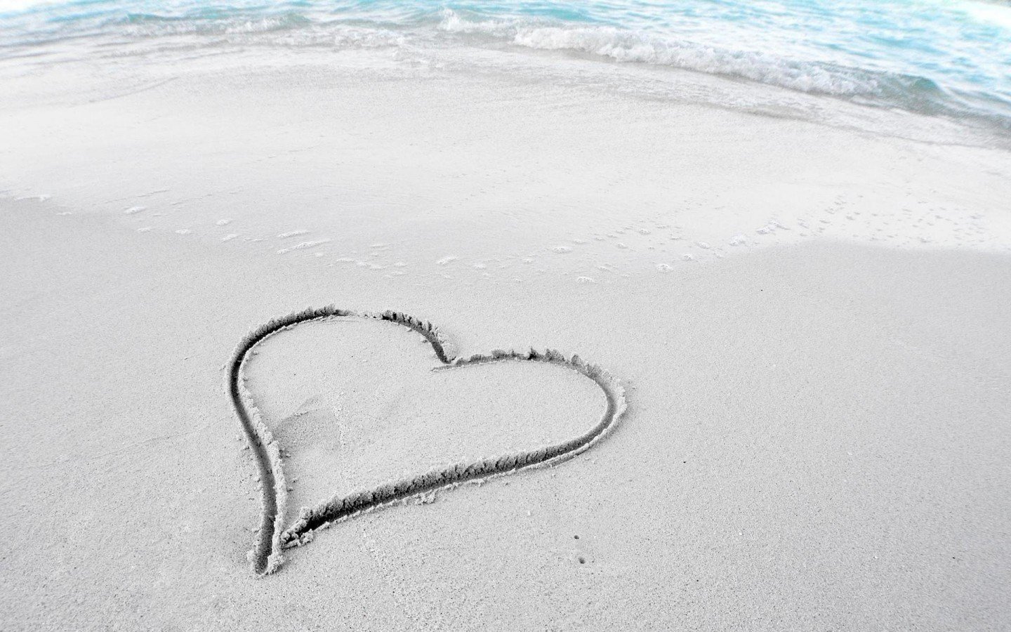 爱情美图,唯美温馨,爱心沙滩