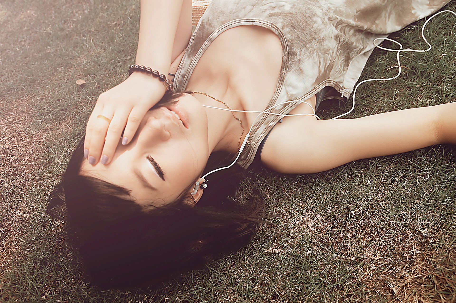 美女,女性,清纯,萌妹子,清新,美好,安静,温柔,暖妹子,蒙住眼睛,伤感,寂寞