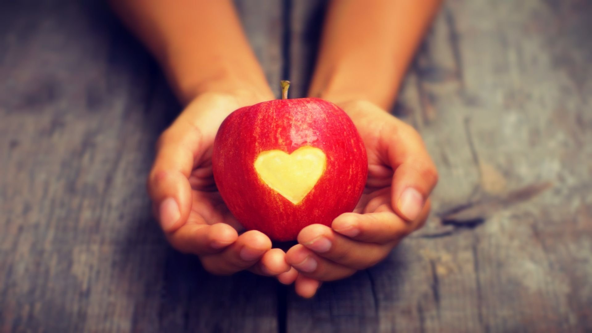 浪漫,爱情,幸福,温馨,love,幸福可以来的慢一些,苹果,心,手