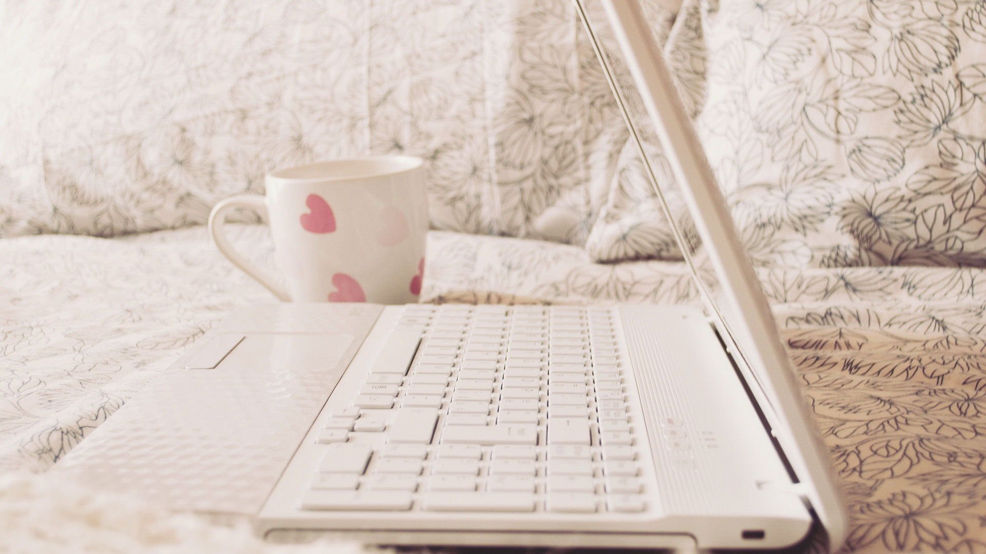 小清新,唯美,浪漫,温暖,温馨,干净,治愈系,慢生活,治愈,美好,走不出的回忆,电脑,白色,杯子