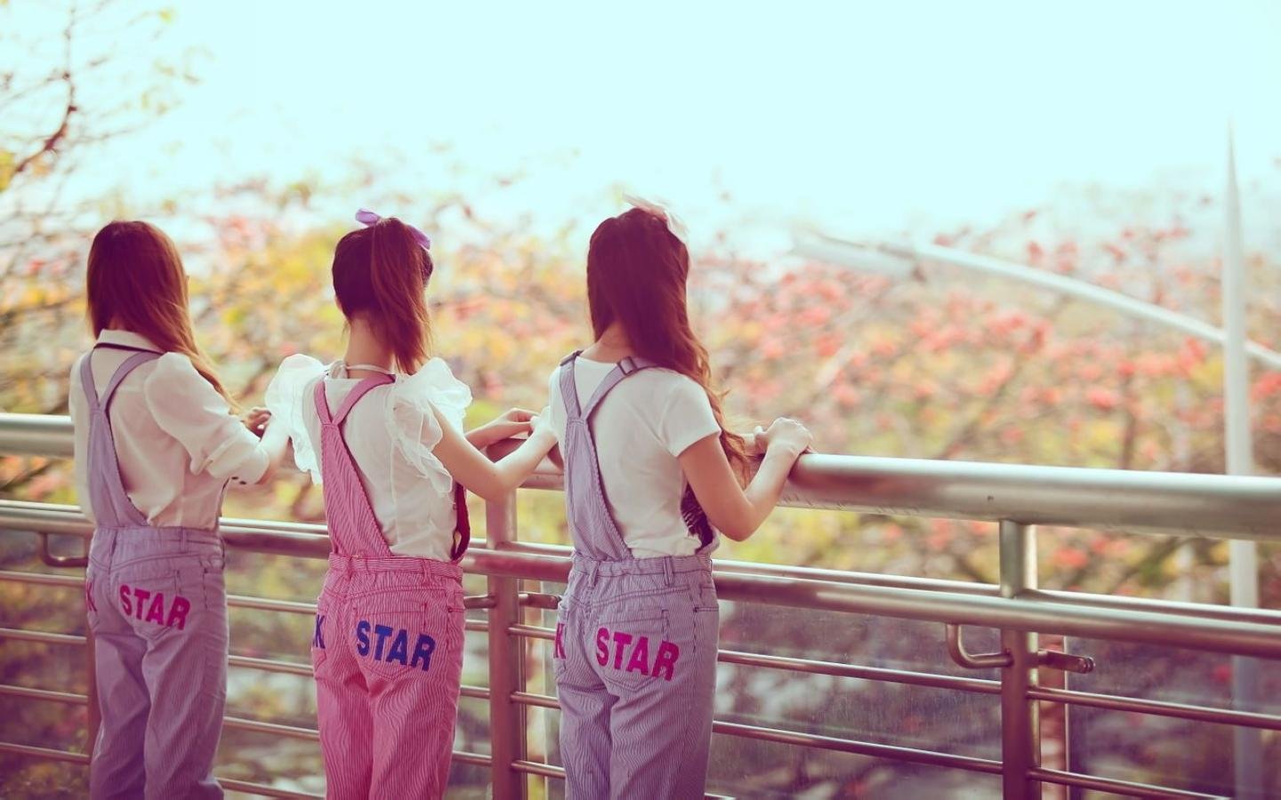 小清新,唯美,浪漫,温暖,温馨,干净,治愈系,慢生活,治愈,美好,女孩,我一直都在你身后,孤单,寂寞,伤感,背带裤,背影