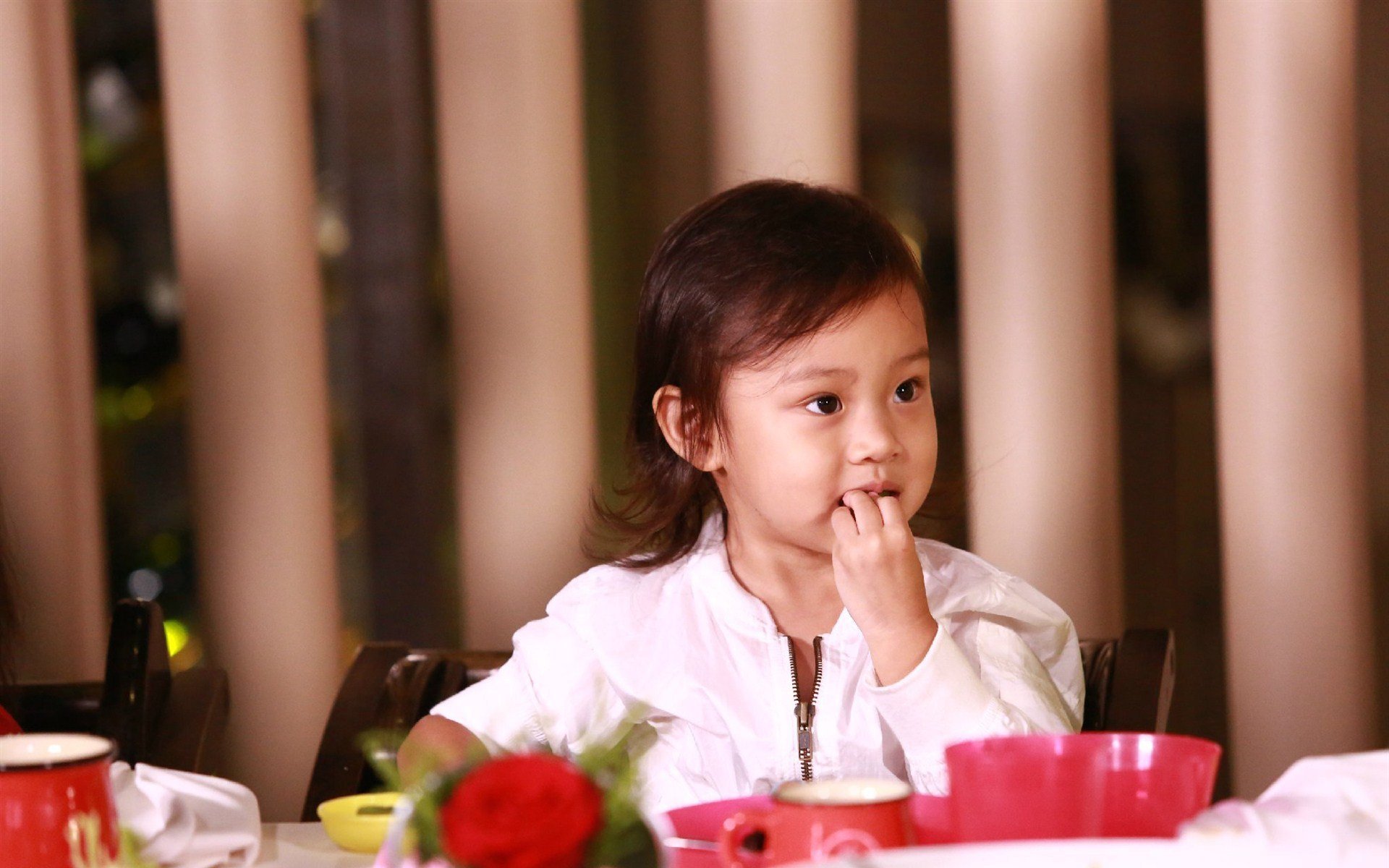 甜馨,爸爸回来了,搞怪,逗趣,萌娃