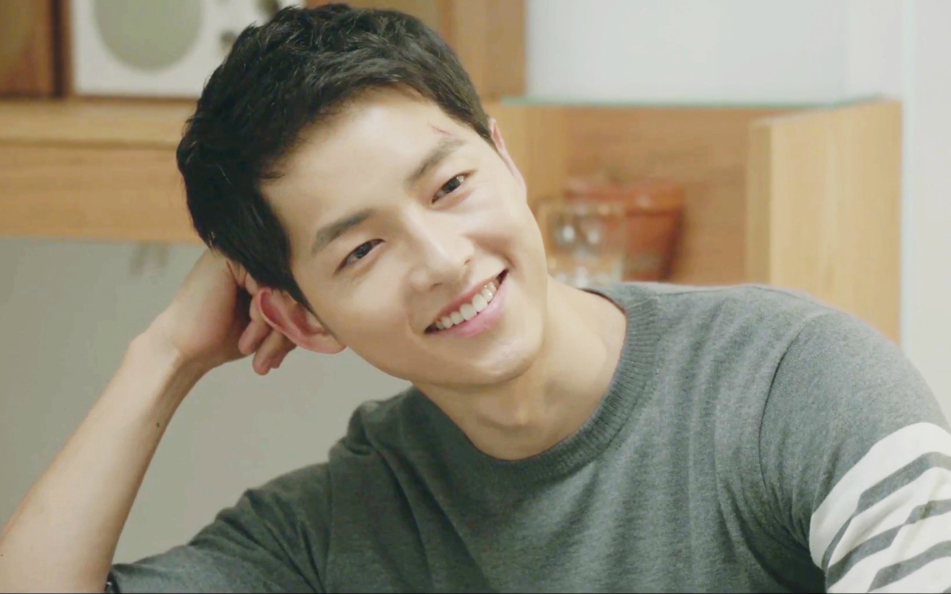 宋仲基,太阳的后裔,花美男,演员,主持人,明星