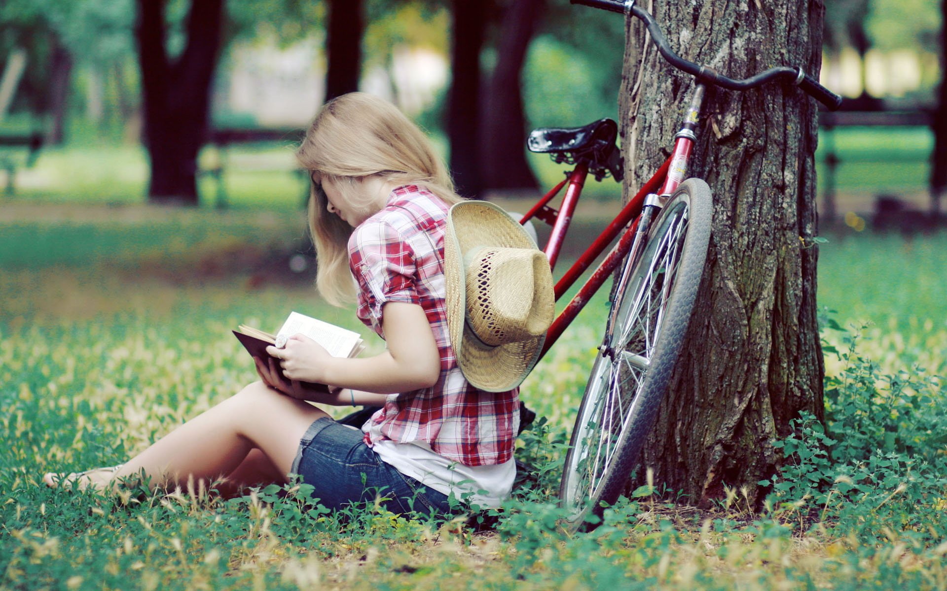 欧美女神,清纯文静,单车