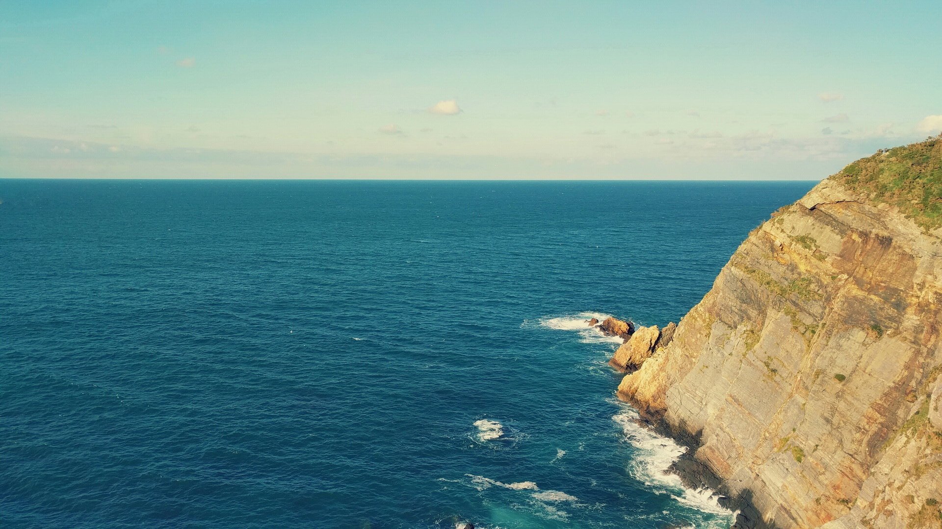 大海,悬崖,蓝天