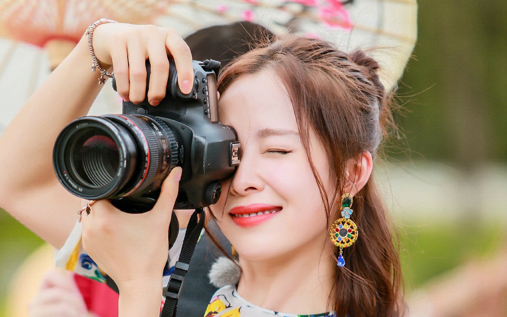 江一燕,演员,音乐创作人,摄影爱好者,支教老师,气质美女,明星