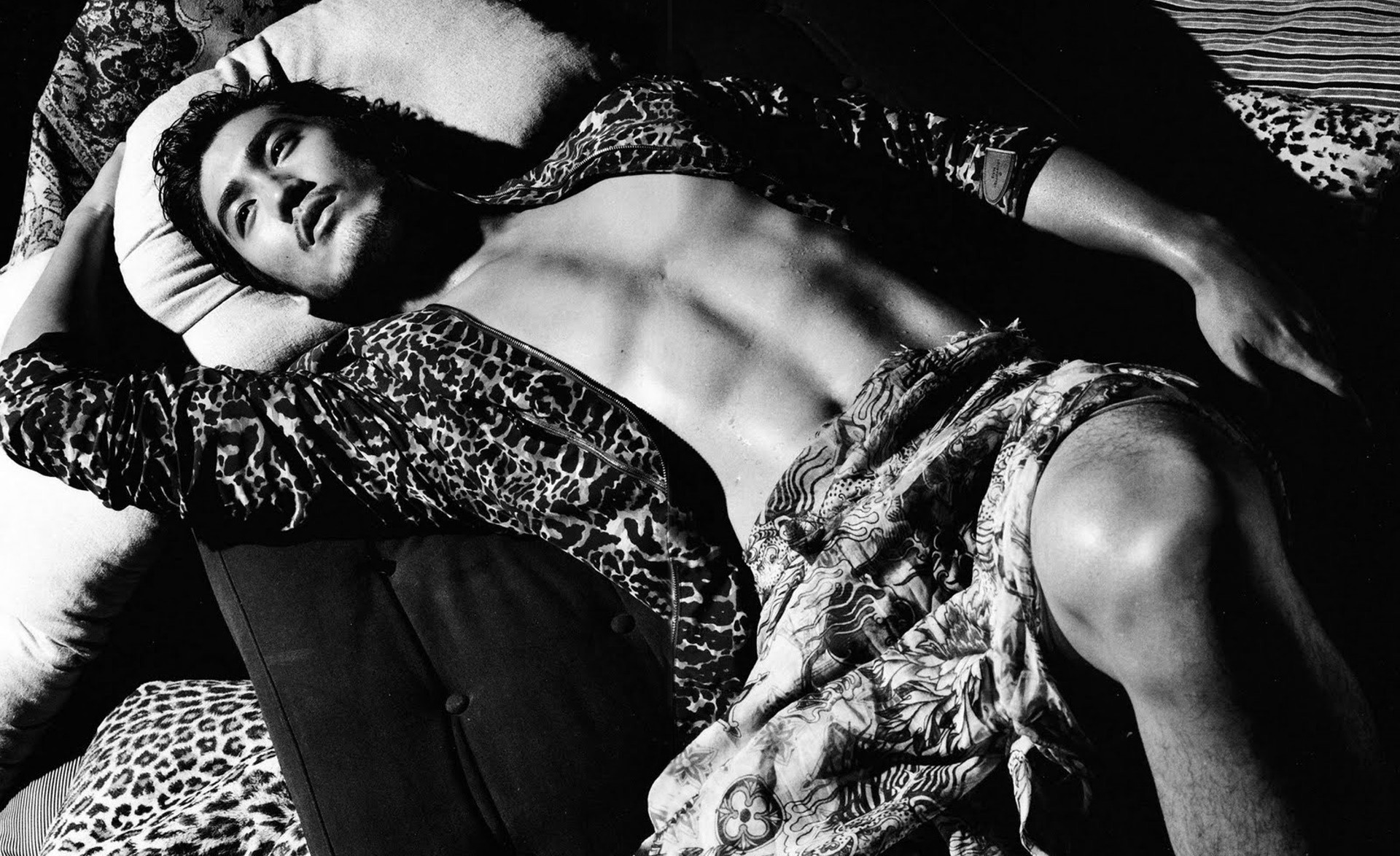 高以翔,肌肉,黑白,马甲线,腹肌