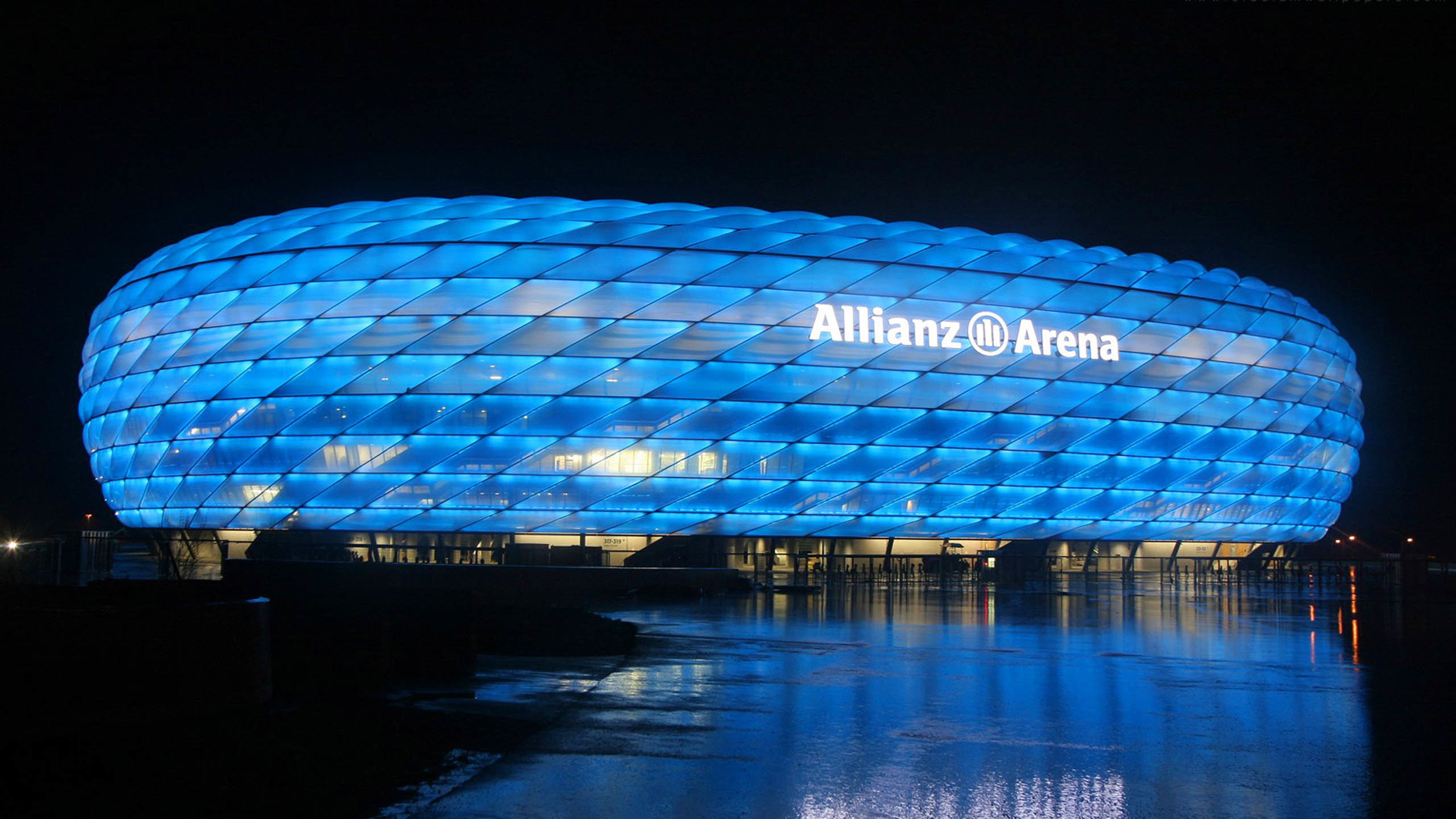 慕尼黑安联球场,蓝色灯光