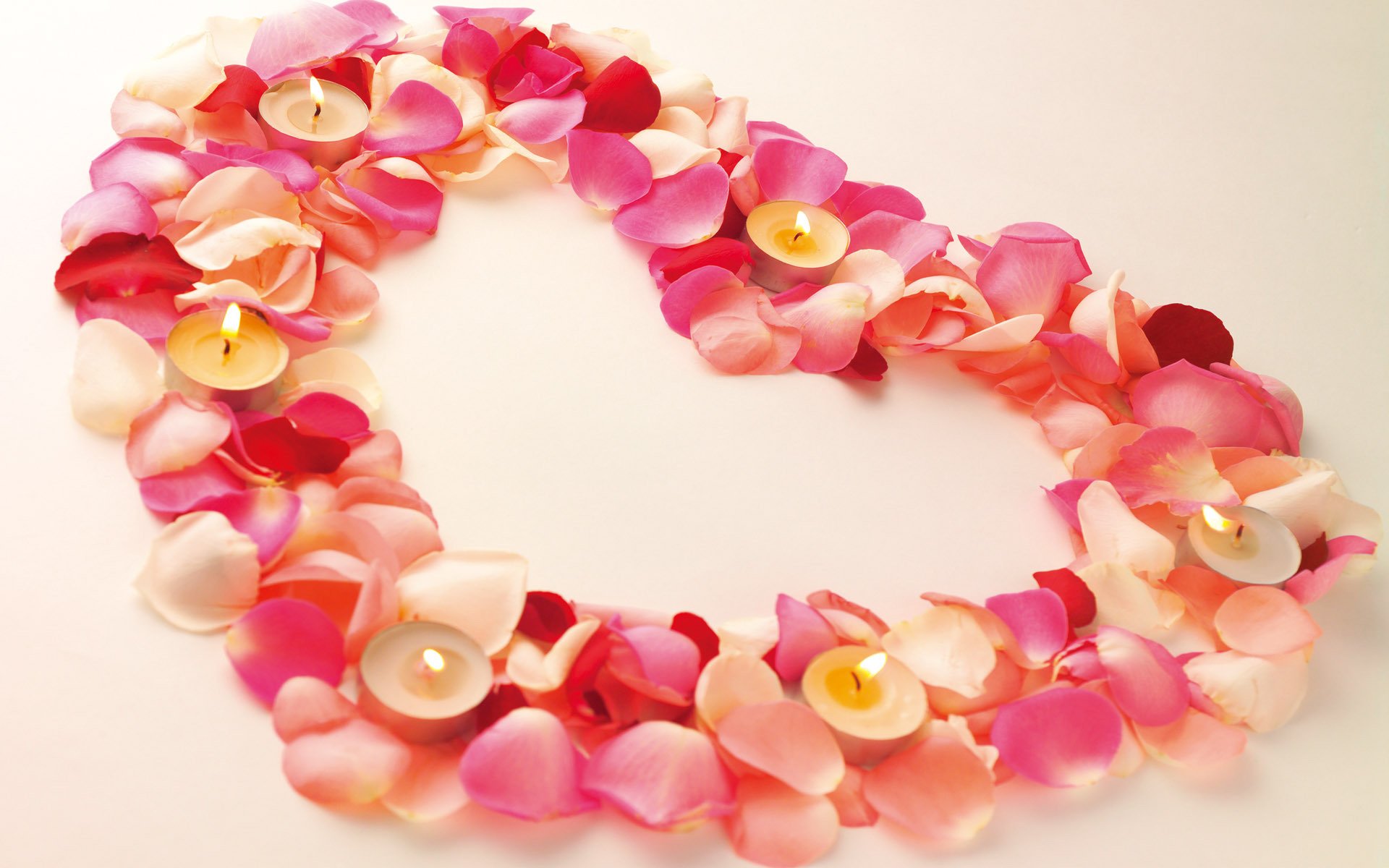 唯美温馨,花瓣,蜡烛,爱心
