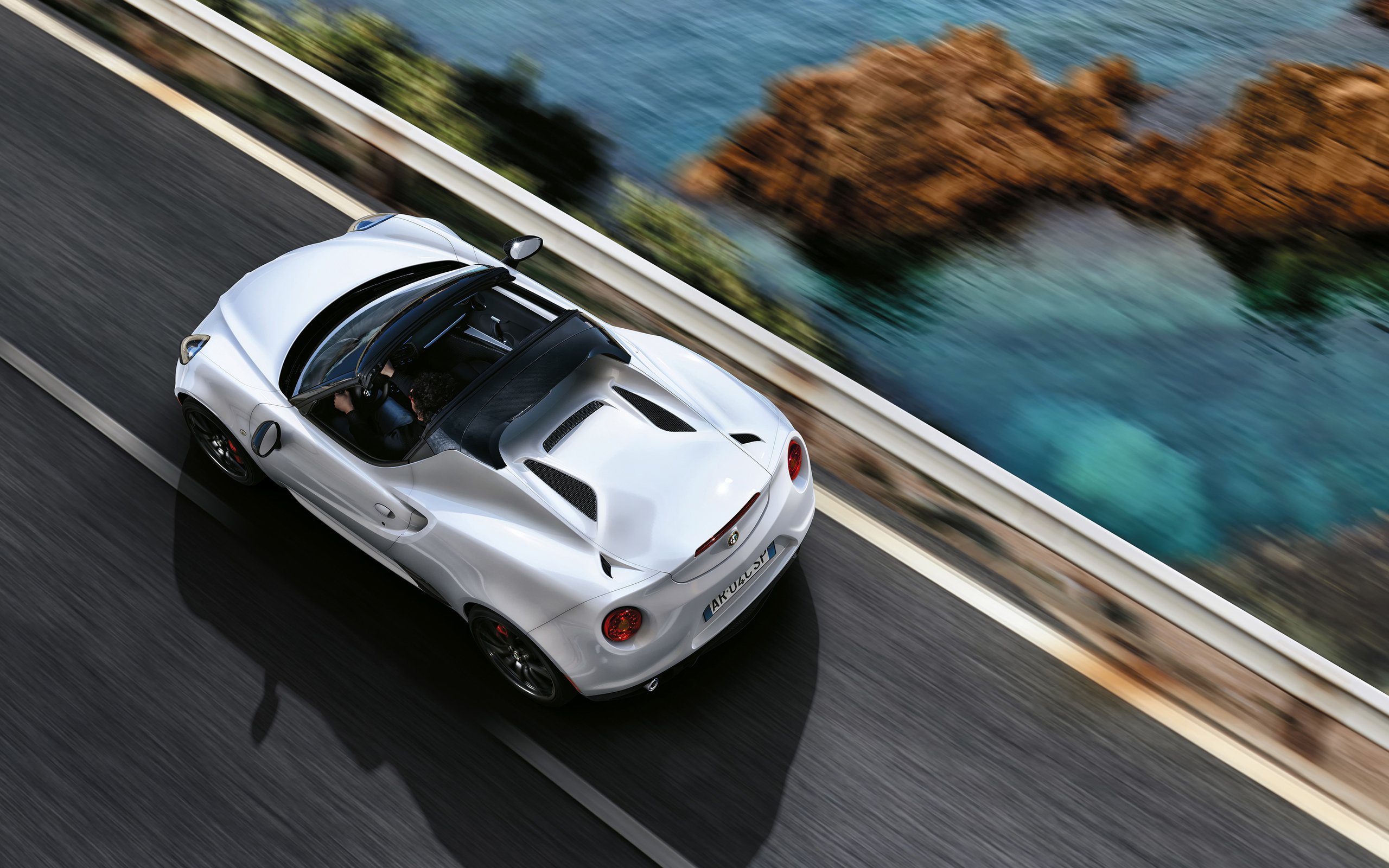 阿尔法罗密欧,4C,白色跑车