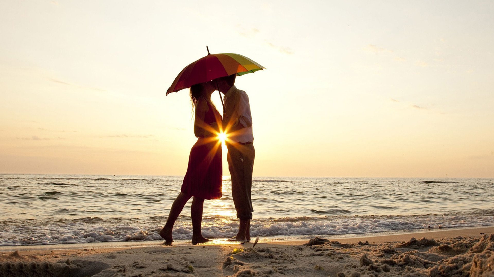 唯美温馨,情侣,亲吻,沙滩