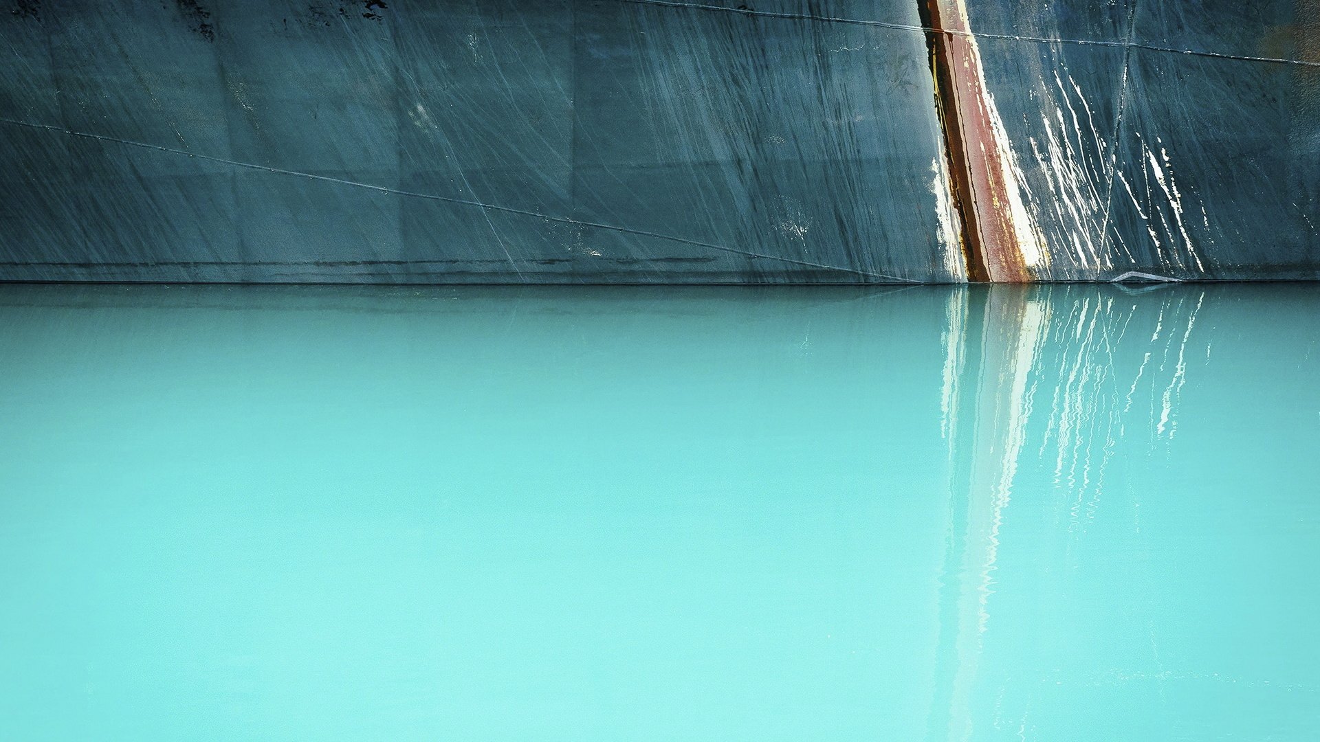 自然风光,淡蓝色湖水