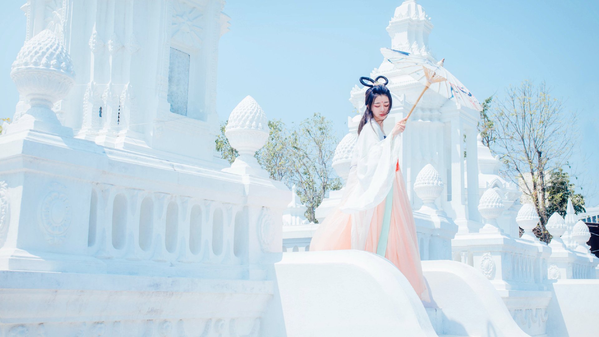 文艺古风,纸伞,白色建筑