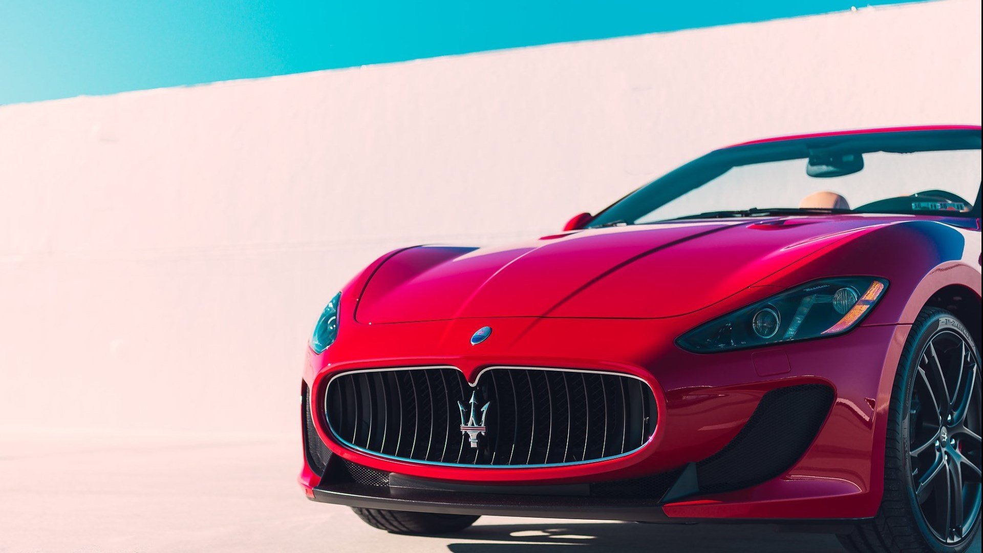 玛莎拉蒂,红色敞篷跑车