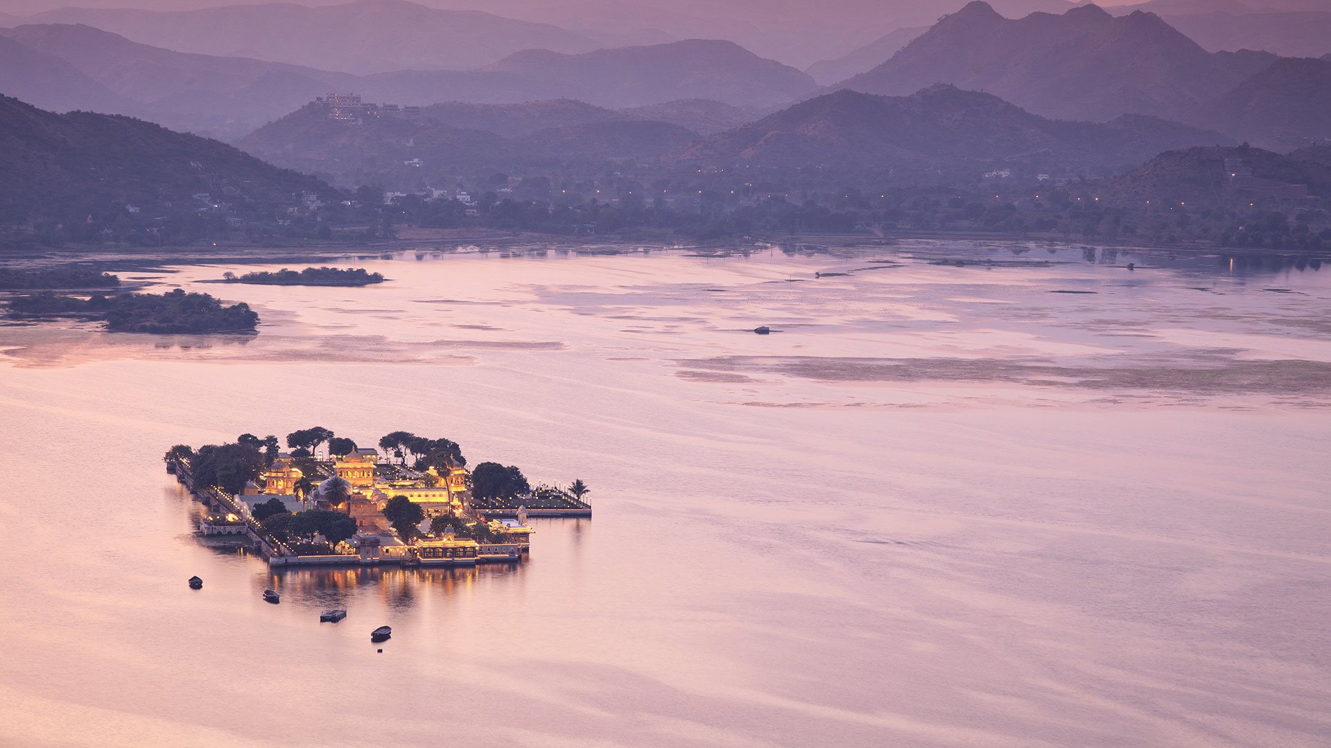 自然风光,湖中城堡