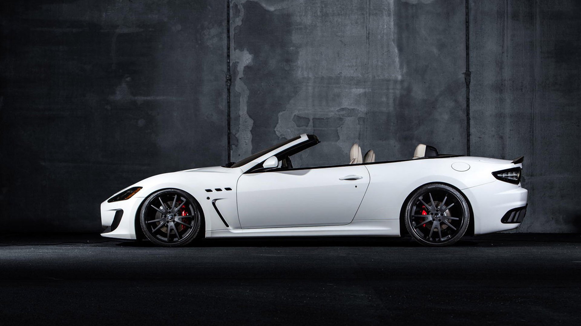 玛莎拉蒂,白色敞篷跑车