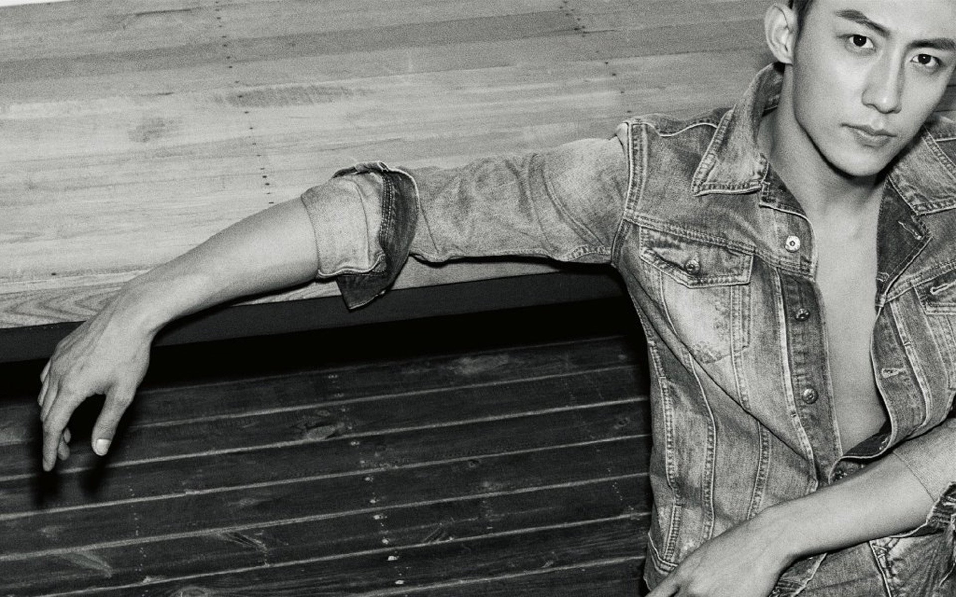 黄景瑜,黑白写真