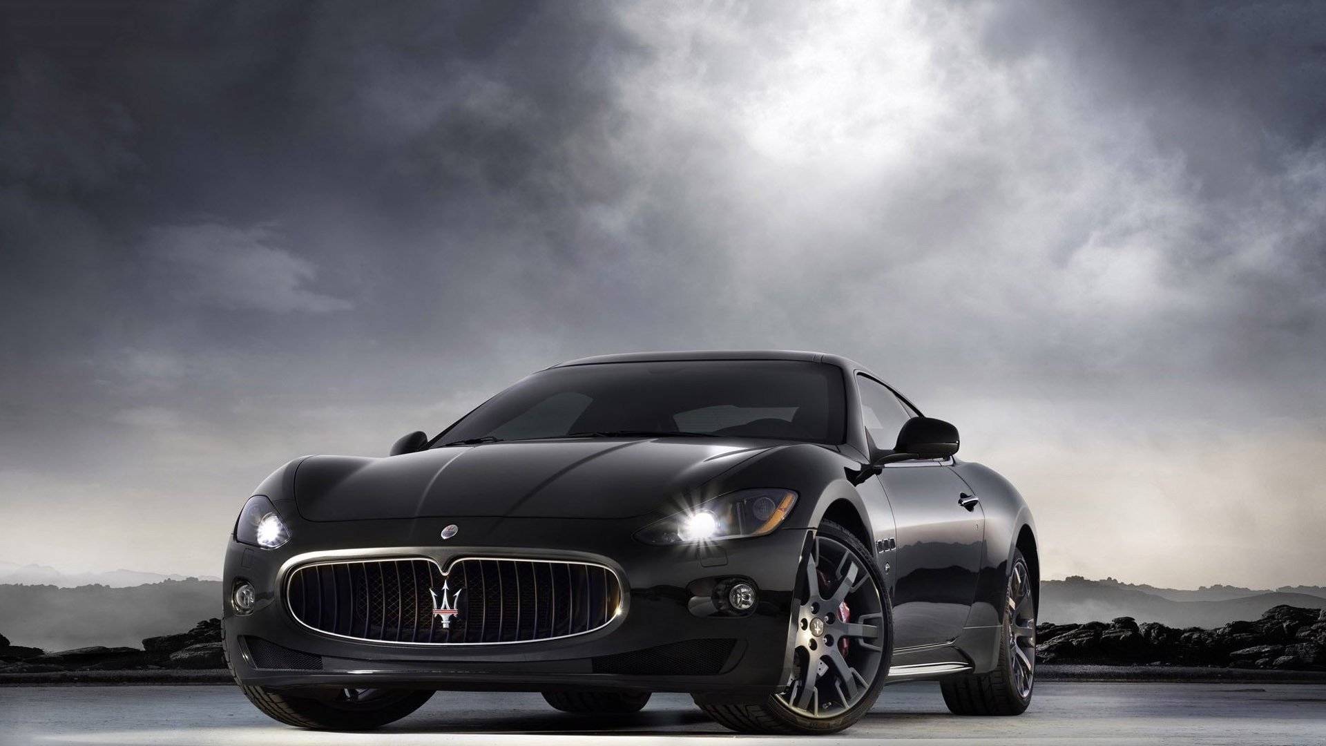 玛莎拉蒂,黑色轿车