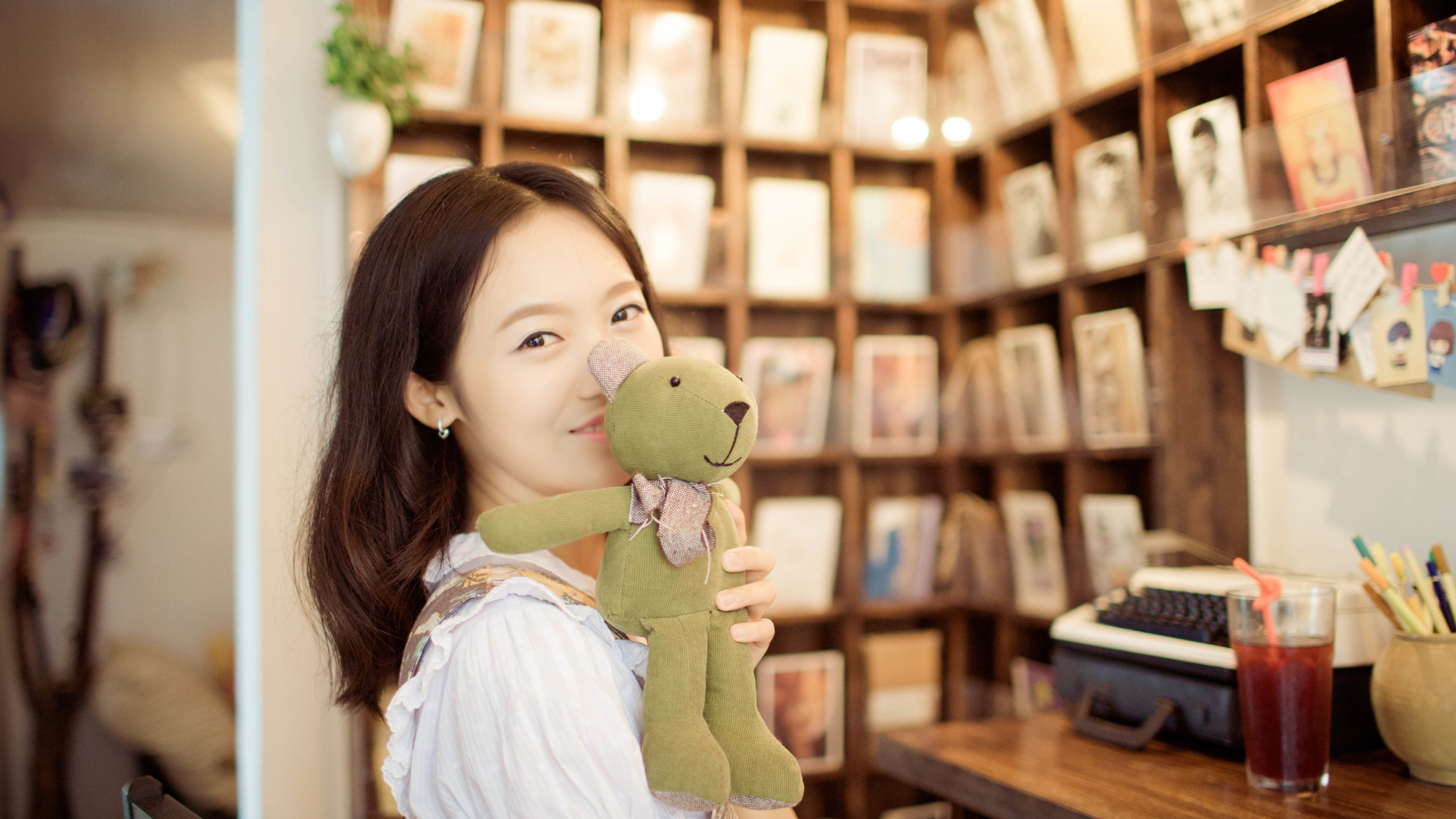 清纯美女,布偶熊