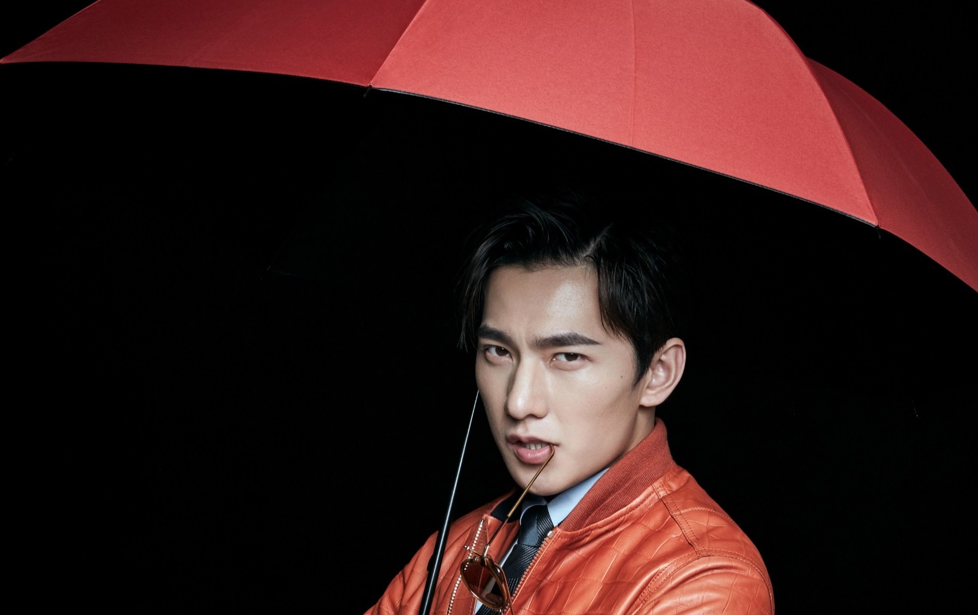 杨洋,红色雨伞