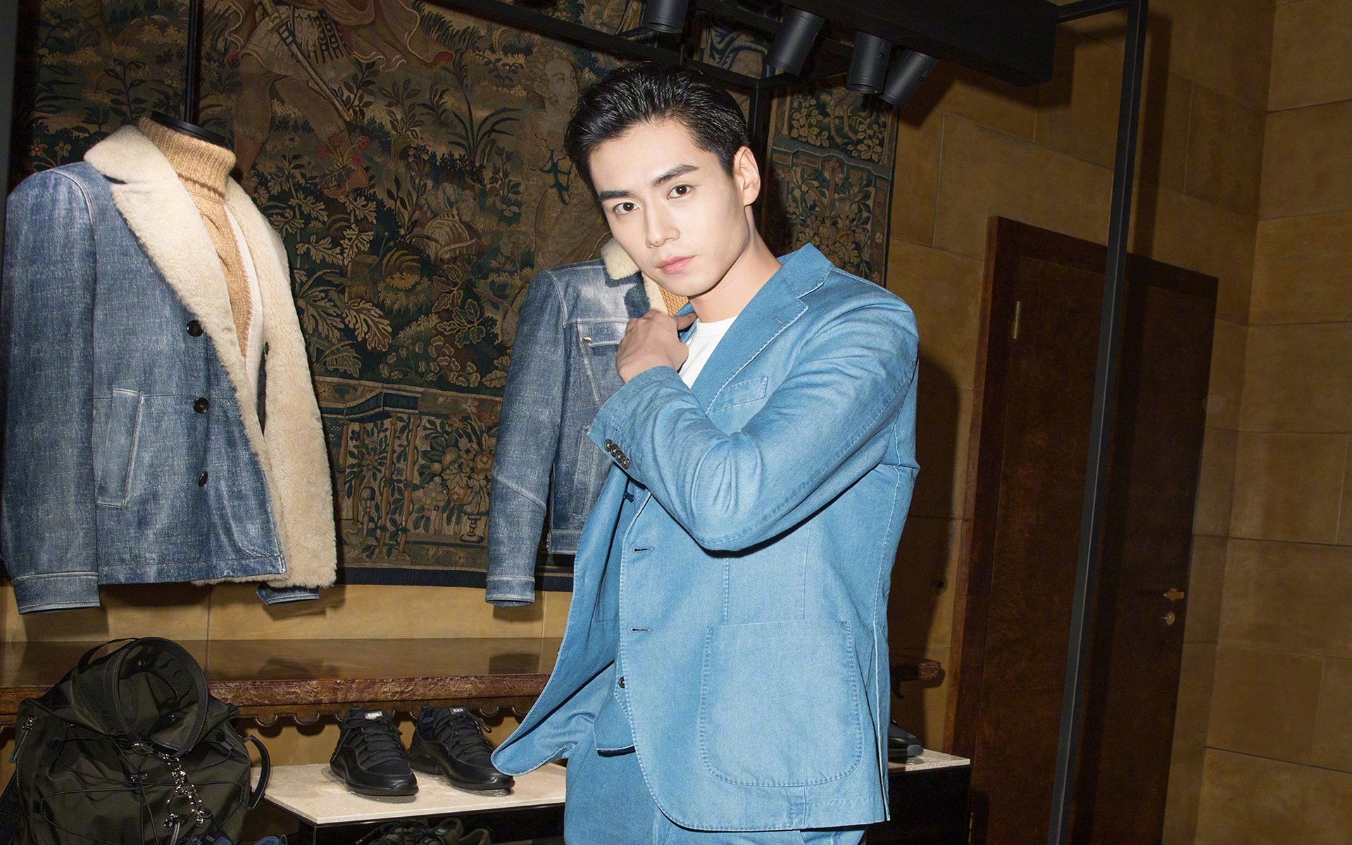 明星风尚,胡一天