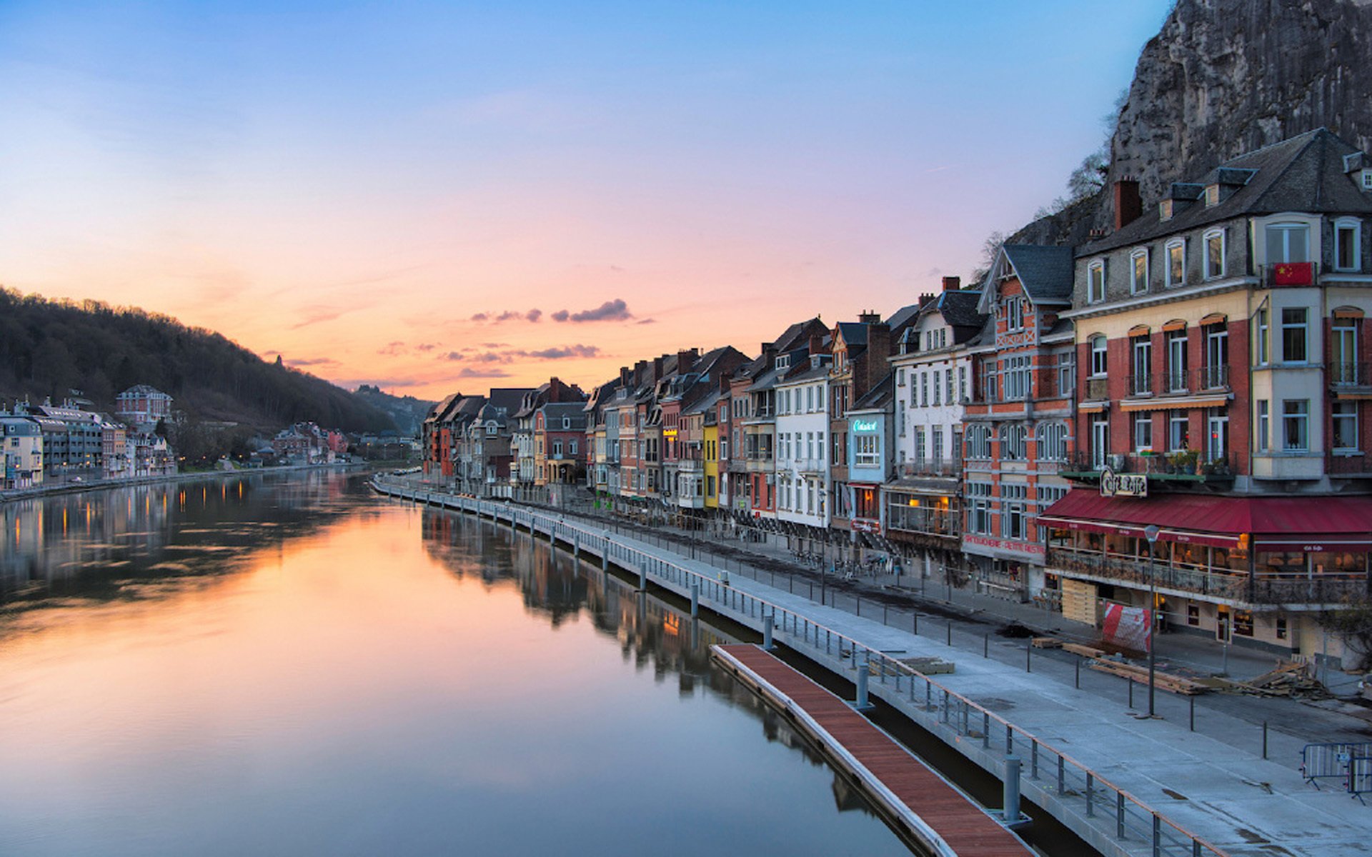 城市夜景,江景,小镇