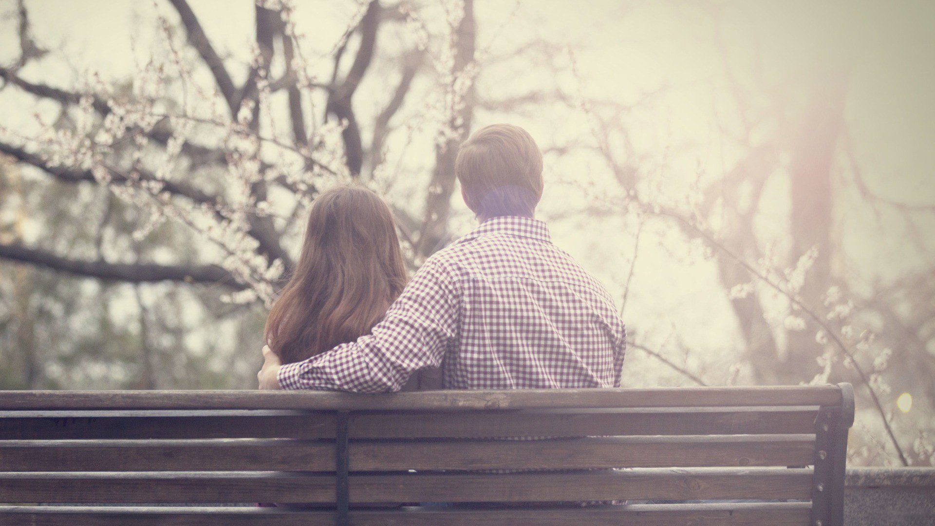 唯美温馨,相拥而坐