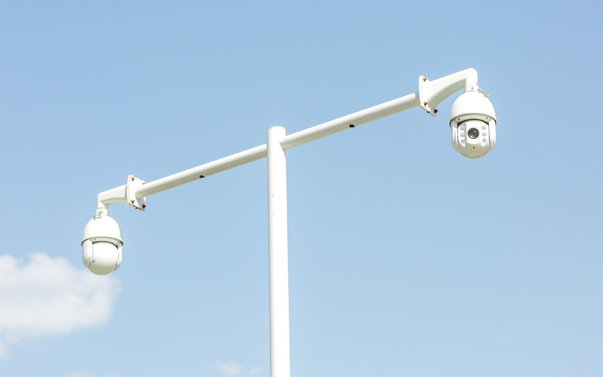 静物写真,监控器,蓝天白云