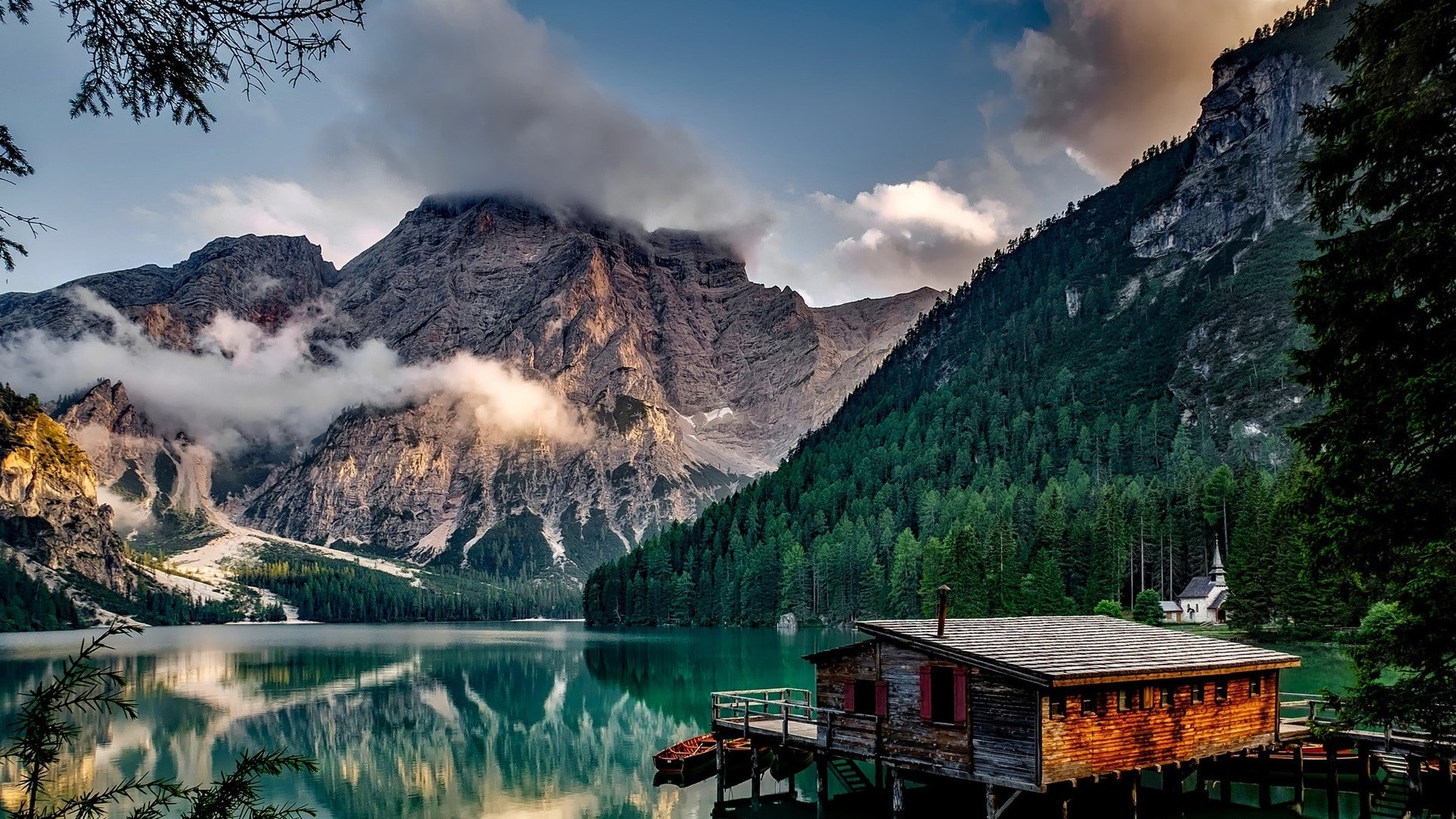 自然风光,群山环绕的欧洲小镇