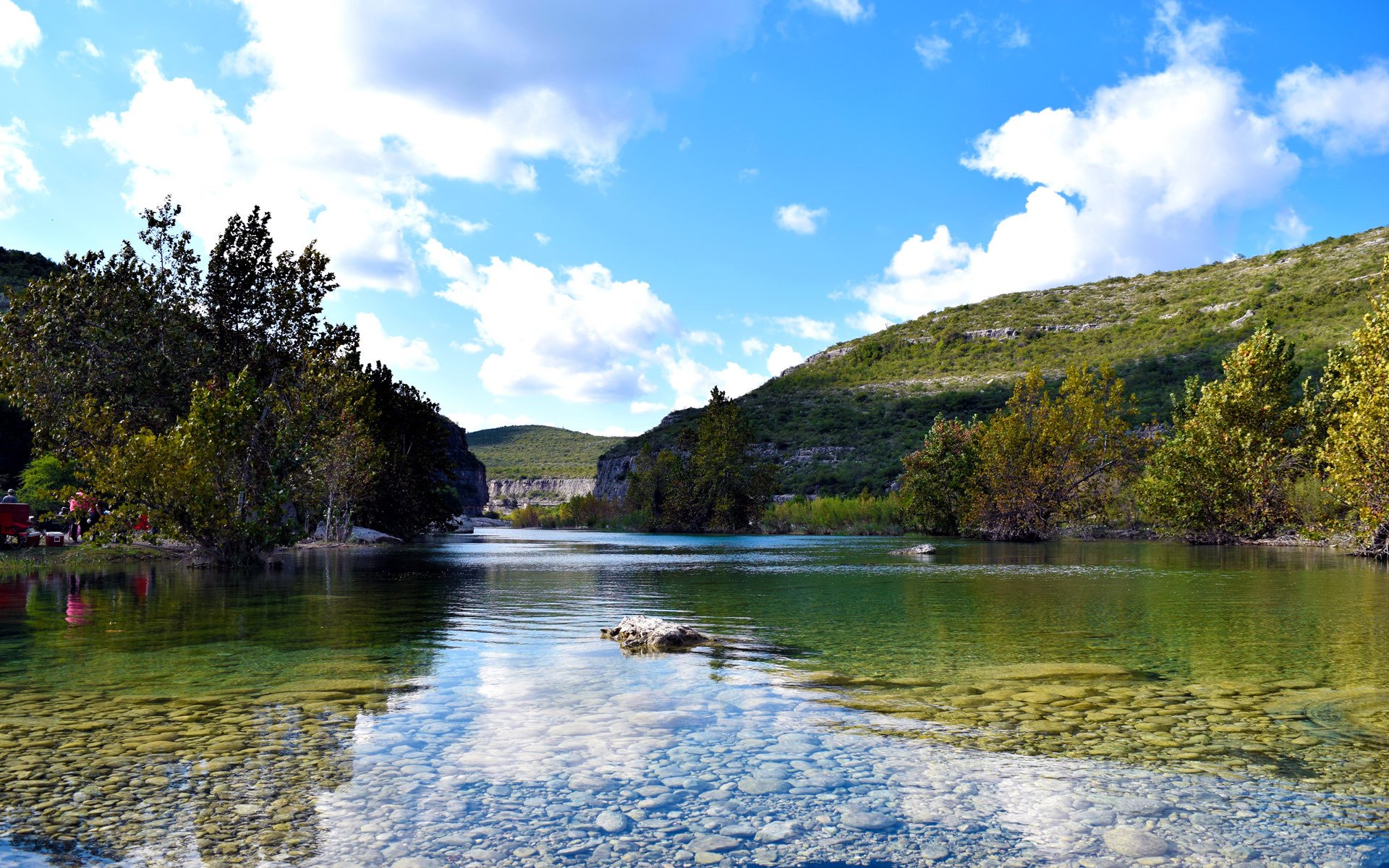 蓝天白云,清新怡人自然风光