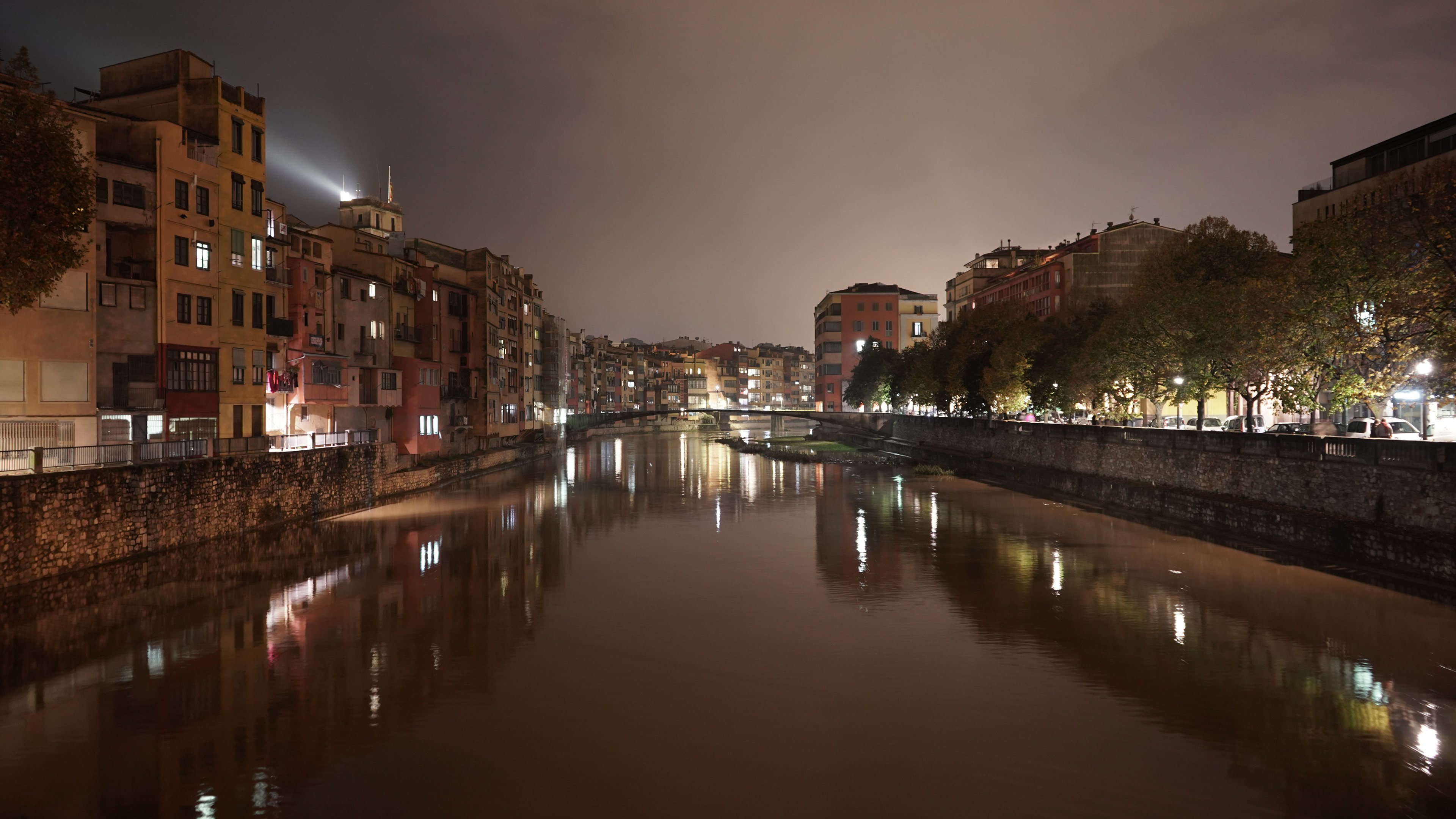 城市夜景,小镇,河流