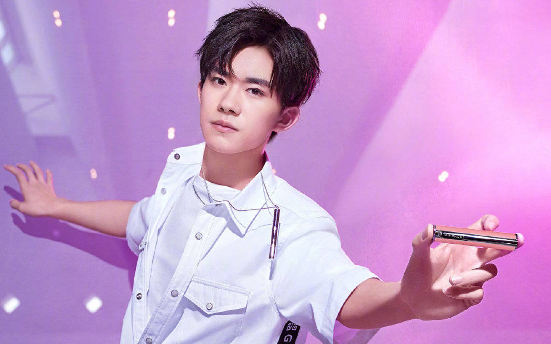 明星风尚,易烊千玺