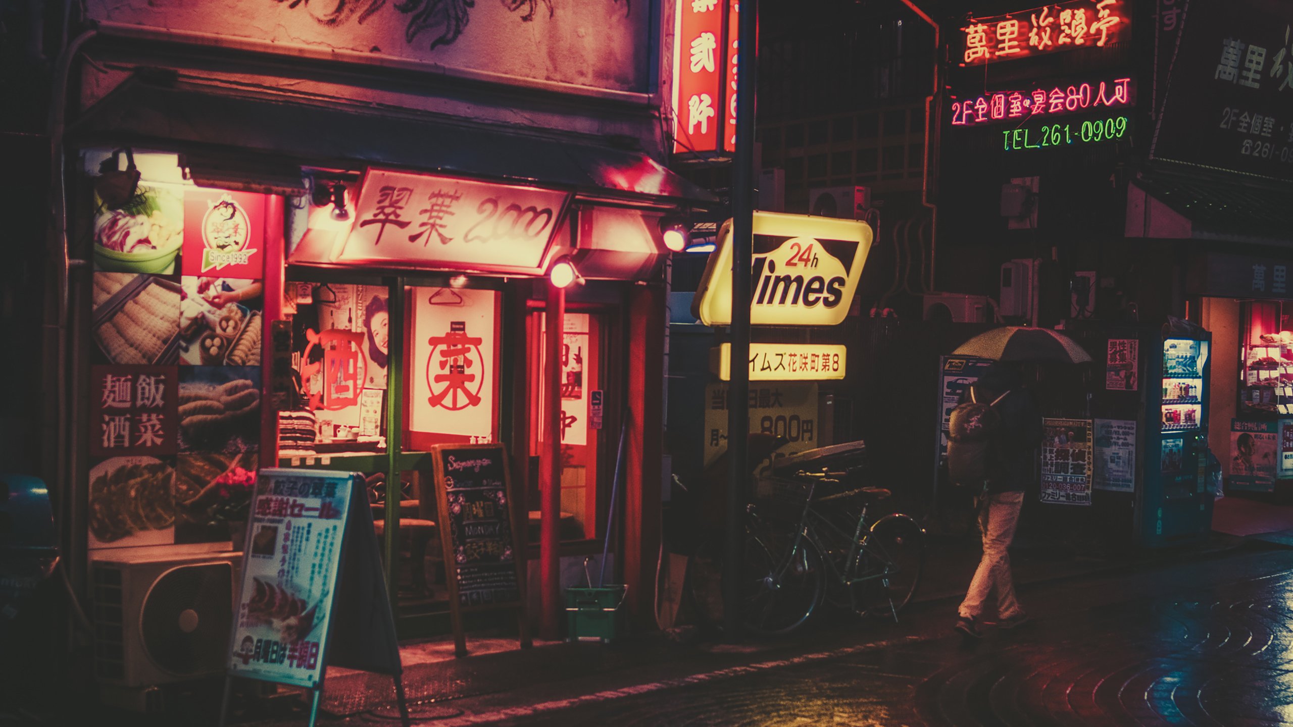 城市夜景,街道,夜市,雨天