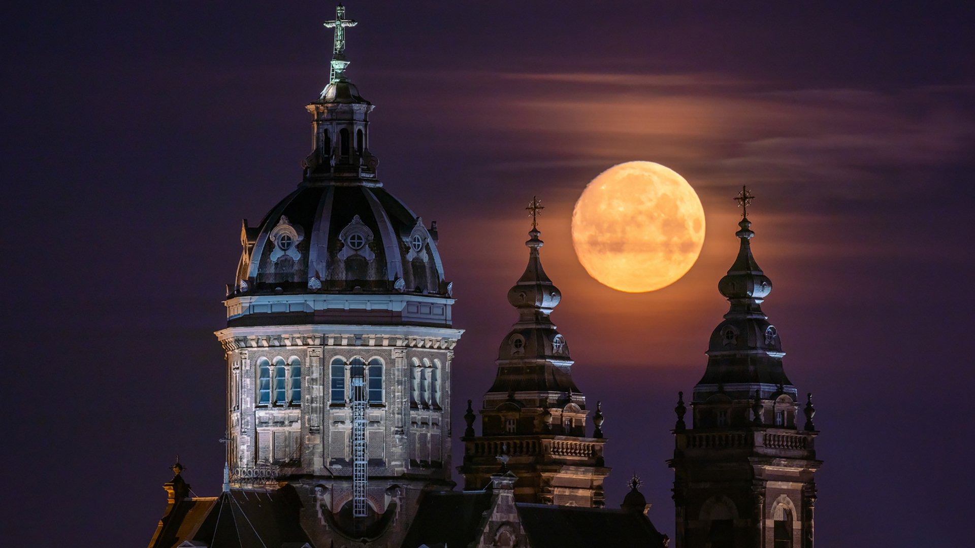 城市夜景,教堂,月亮,红月